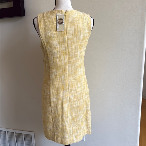 Elegant Yellow Sleeveless Dress - Picture 5 of 8